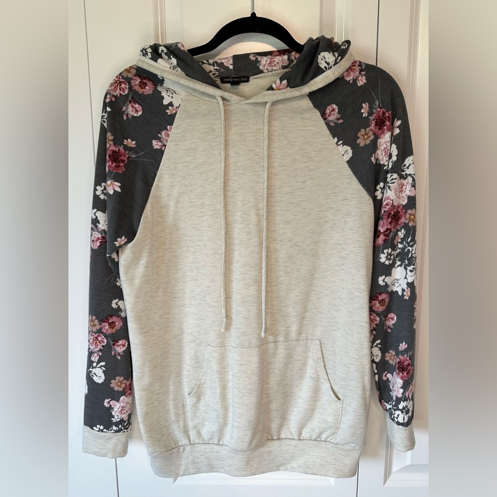 mm mm mm Floral and Cream Hoodie Size Medium